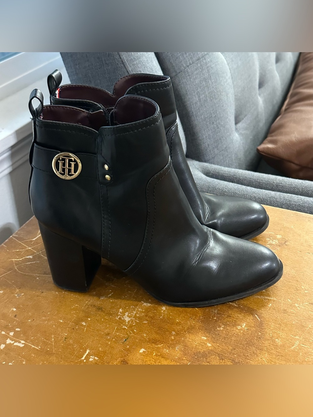 Tommy Hilfiger Black Leather Block-Heel Ankle Booties 🌾